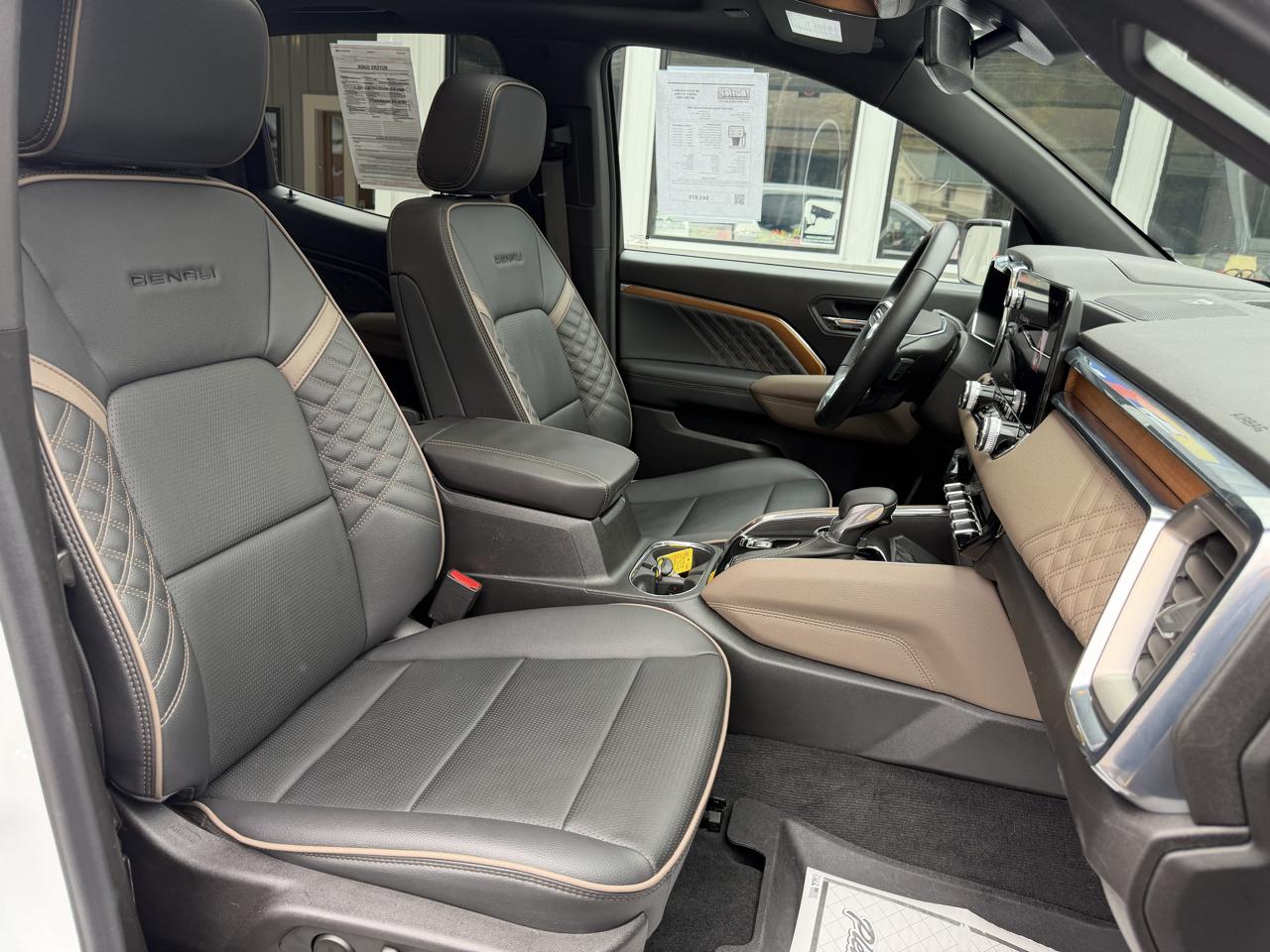 GMC Canyon Denali Crew Cab 4WD 2025