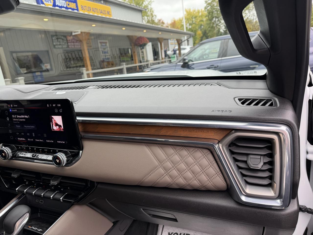 GMC Canyon Denali Crew Cab 4WD 2025