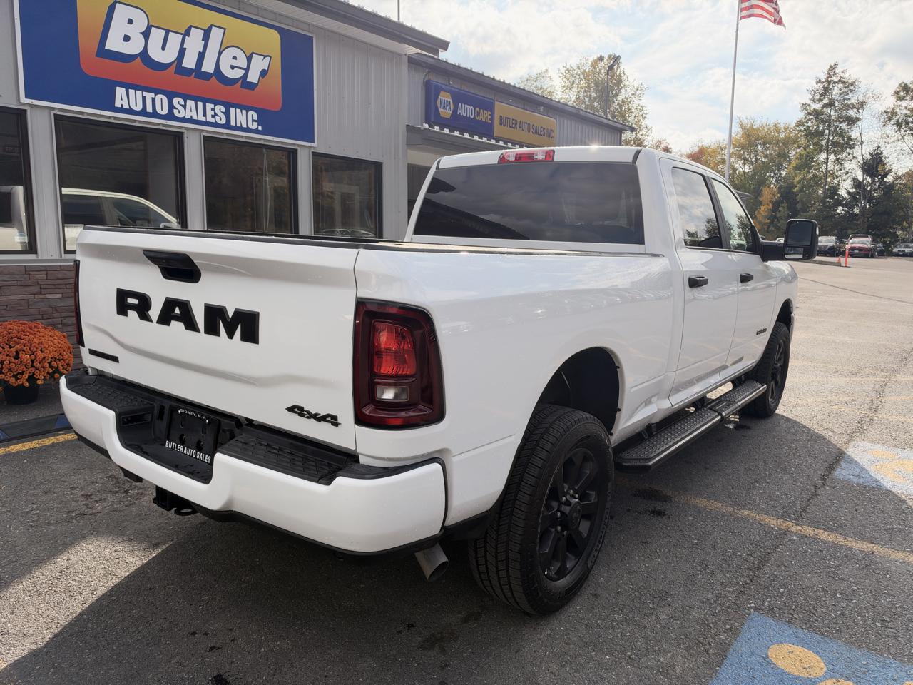 RAM 2500 Tradesman Crew Cab SWB 4WD 2026