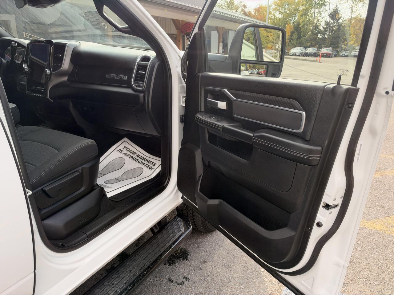 RAM 2500 Tradesman Crew Cab SWB 4WD 2026