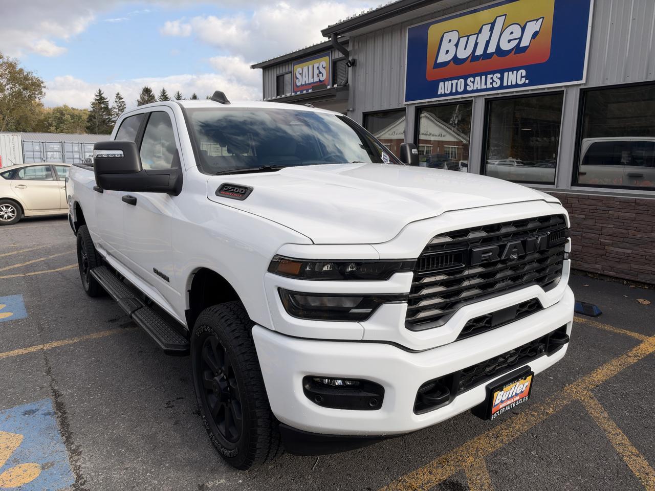 RAM 2500 Tradesman Crew Cab SWB 4WD 2026