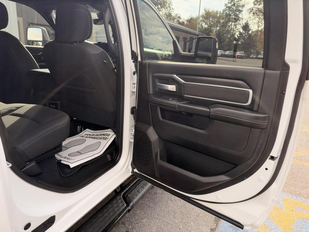 RAM 2500 Tradesman Crew Cab SWB 4WD 2026