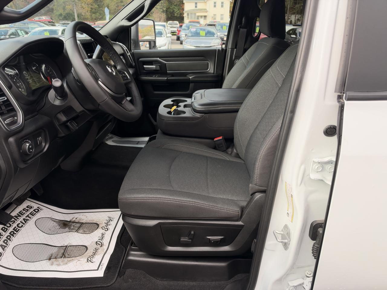 RAM 2500 Tradesman Crew Cab SWB 4WD 2026