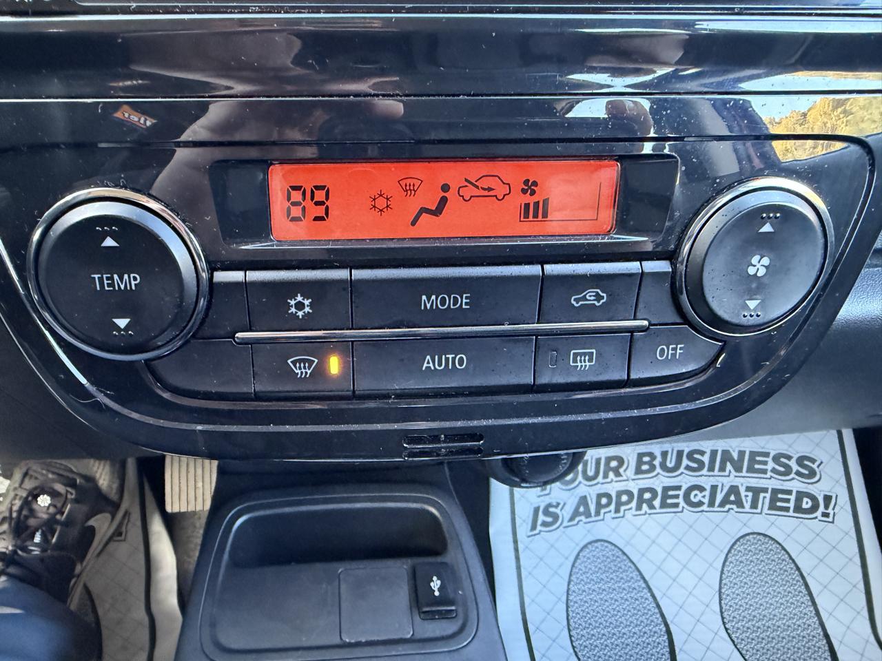 Mitsubishi Mirage ES CVT 2024