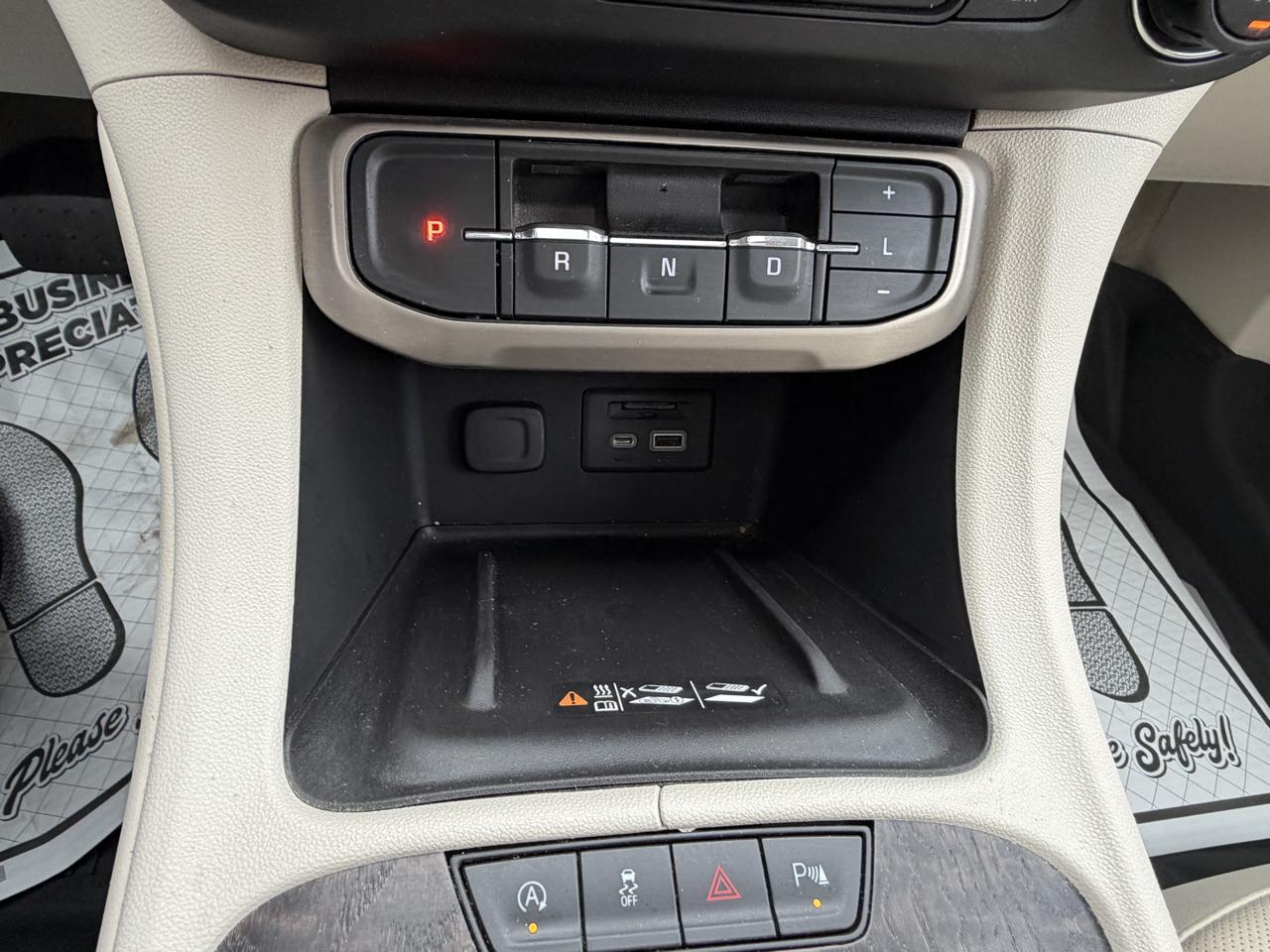 GMC Acadia Denali AWD 2022