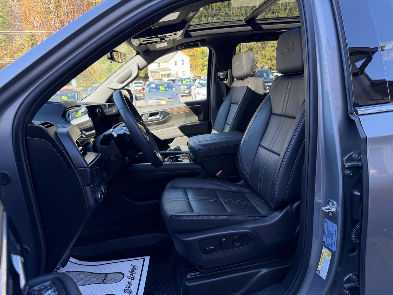 Chevrolet Suburban High Country 4WD 2025