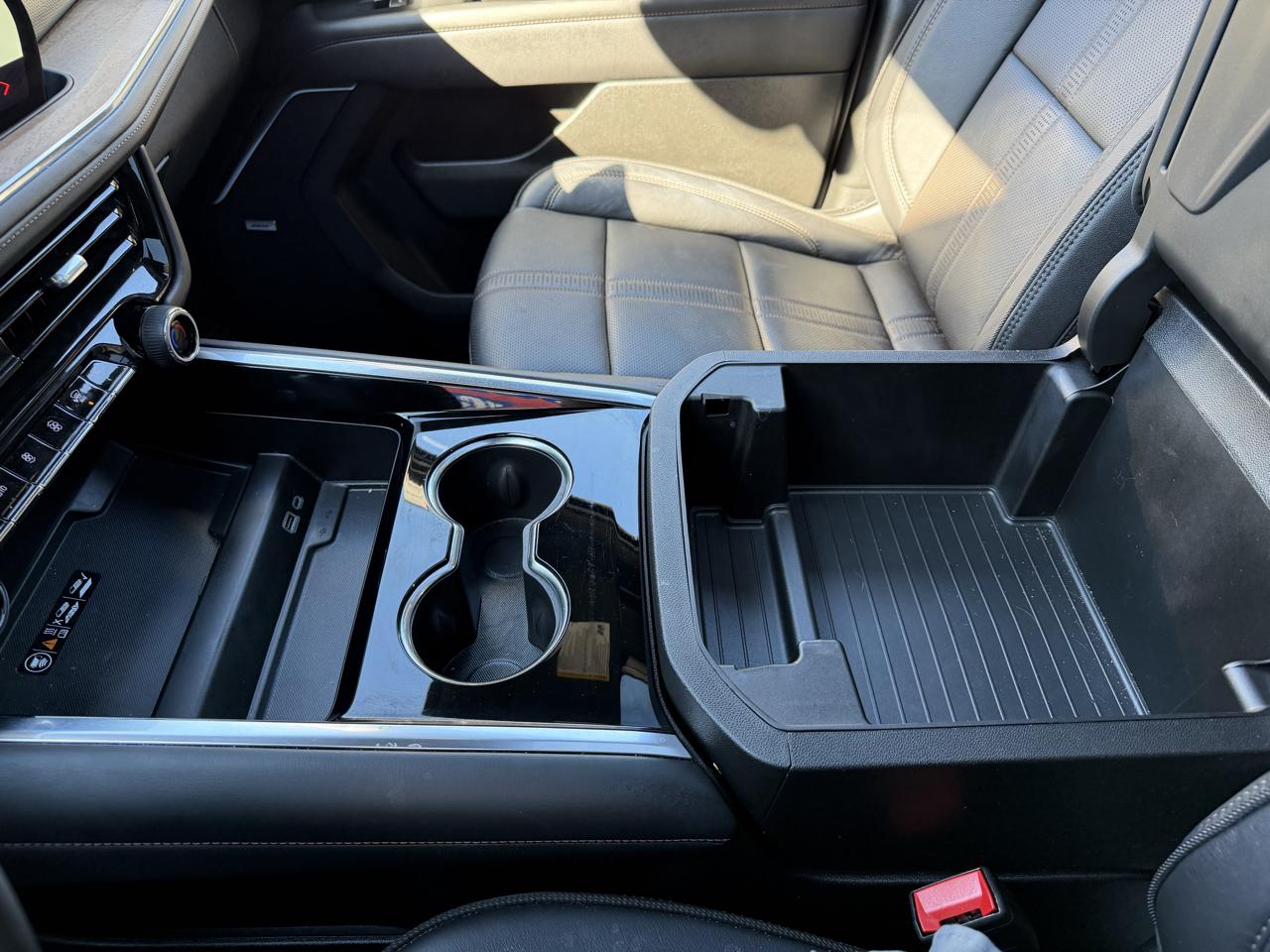 Chevrolet Suburban High Country 4WD 2025