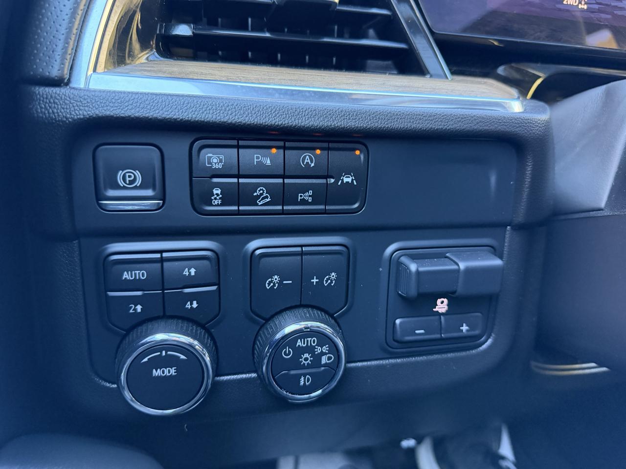 Chevrolet Suburban High Country 4WD 2025