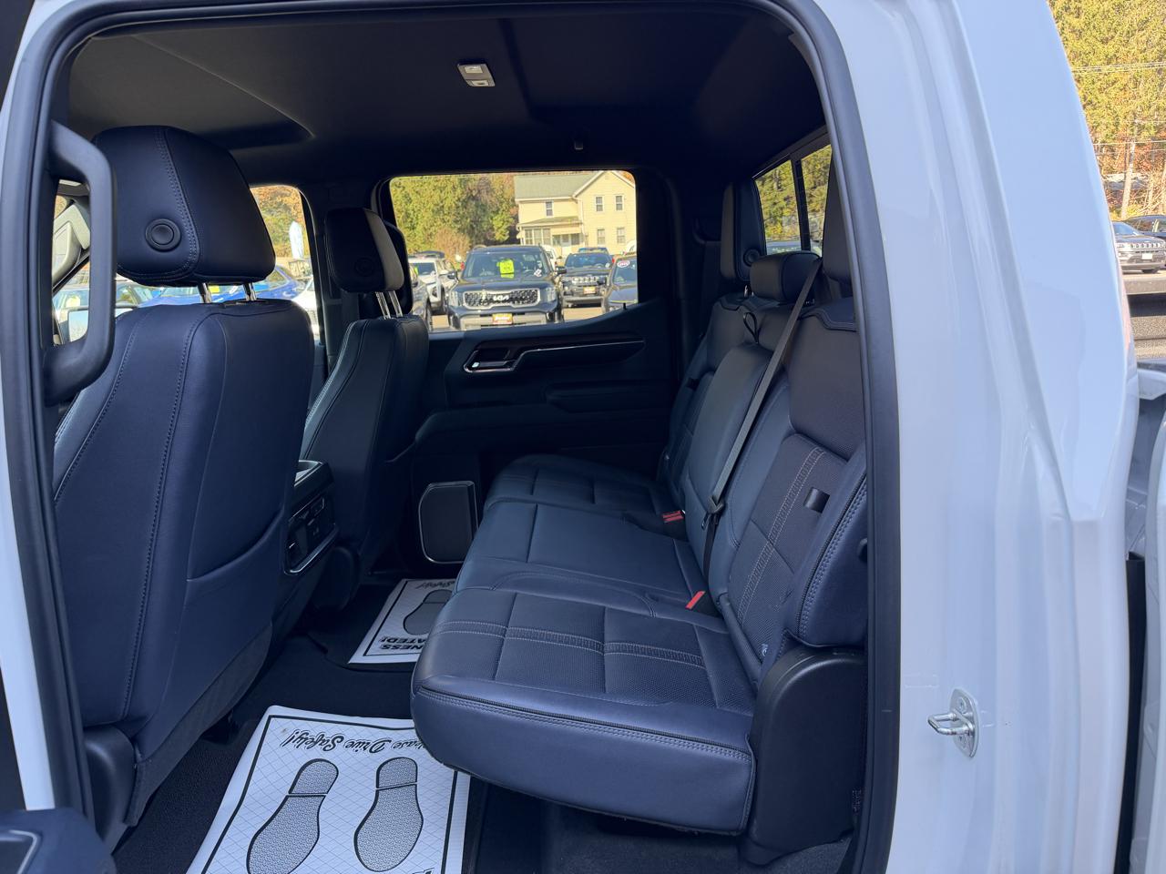 Chevrolet Silverado 1500 High Country Crew Cab 4WD 2024