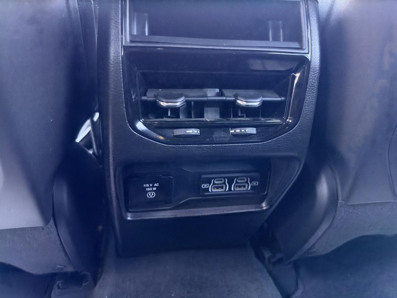 Jeep Grand Cherokee Laredo 4WD 2023