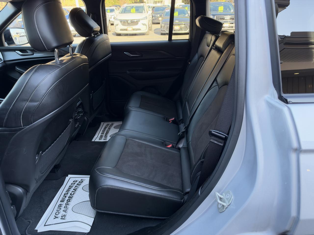 Jeep Grand Cherokee Laredo 4WD 2023