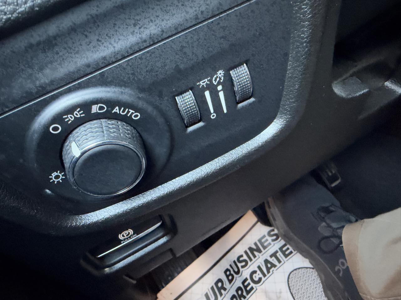 Jeep Grand Cherokee Laredo 4WD 2023