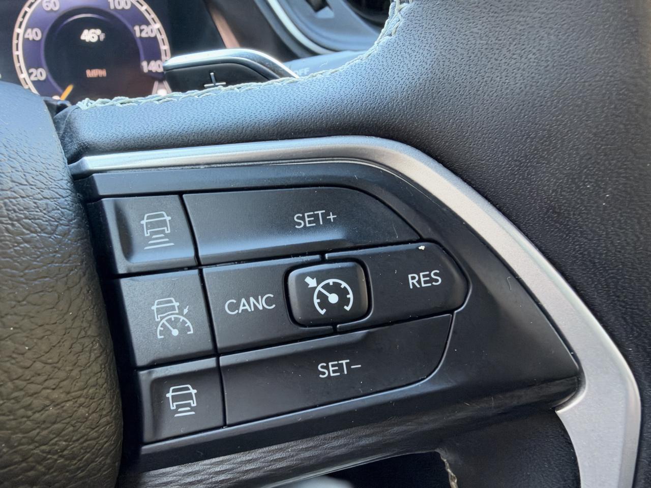 Jeep Grand Cherokee Laredo 4WD 2023