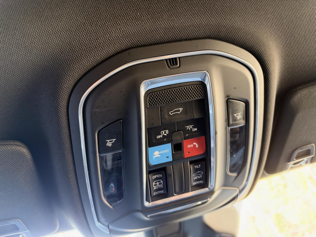 Jeep Grand Cherokee Laredo 4WD 2023