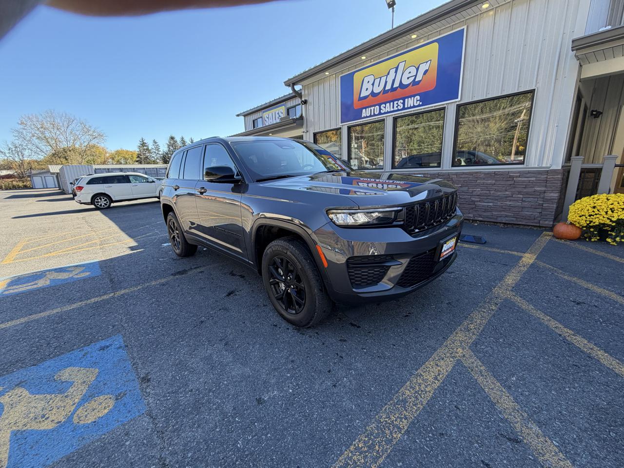 Jeep Grand Cherokee Laredo 4WD 2024