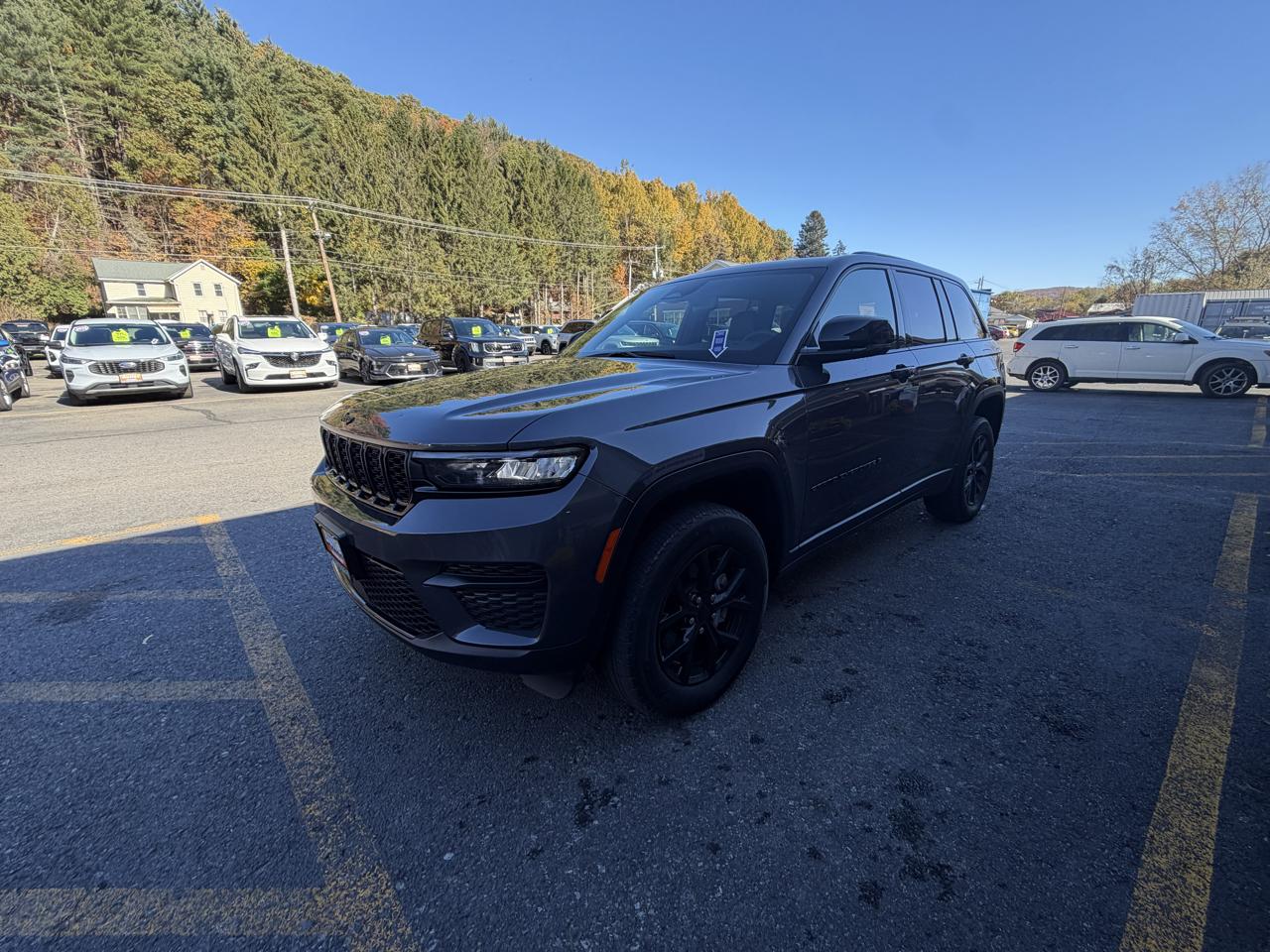 Jeep Grand Cherokee Laredo 4WD 2024