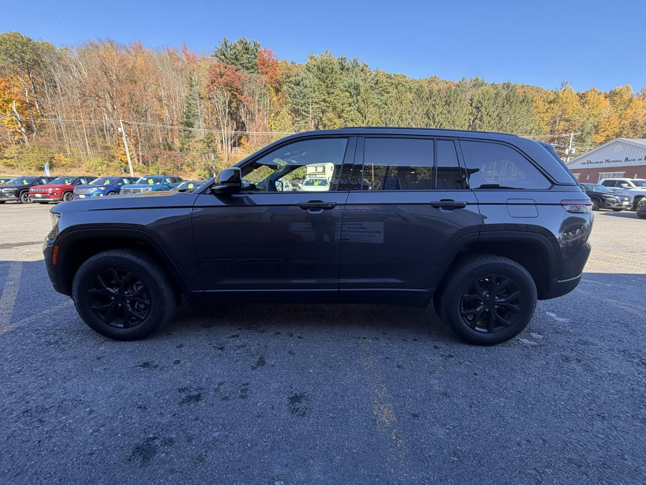 Jeep Grand Cherokee Laredo 4WD 2024