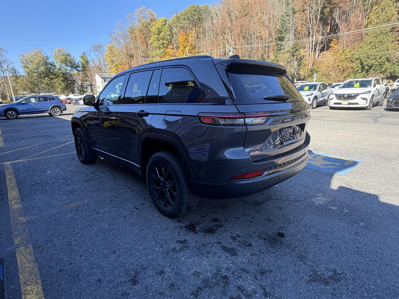 Jeep Grand Cherokee Laredo 4WD 2024