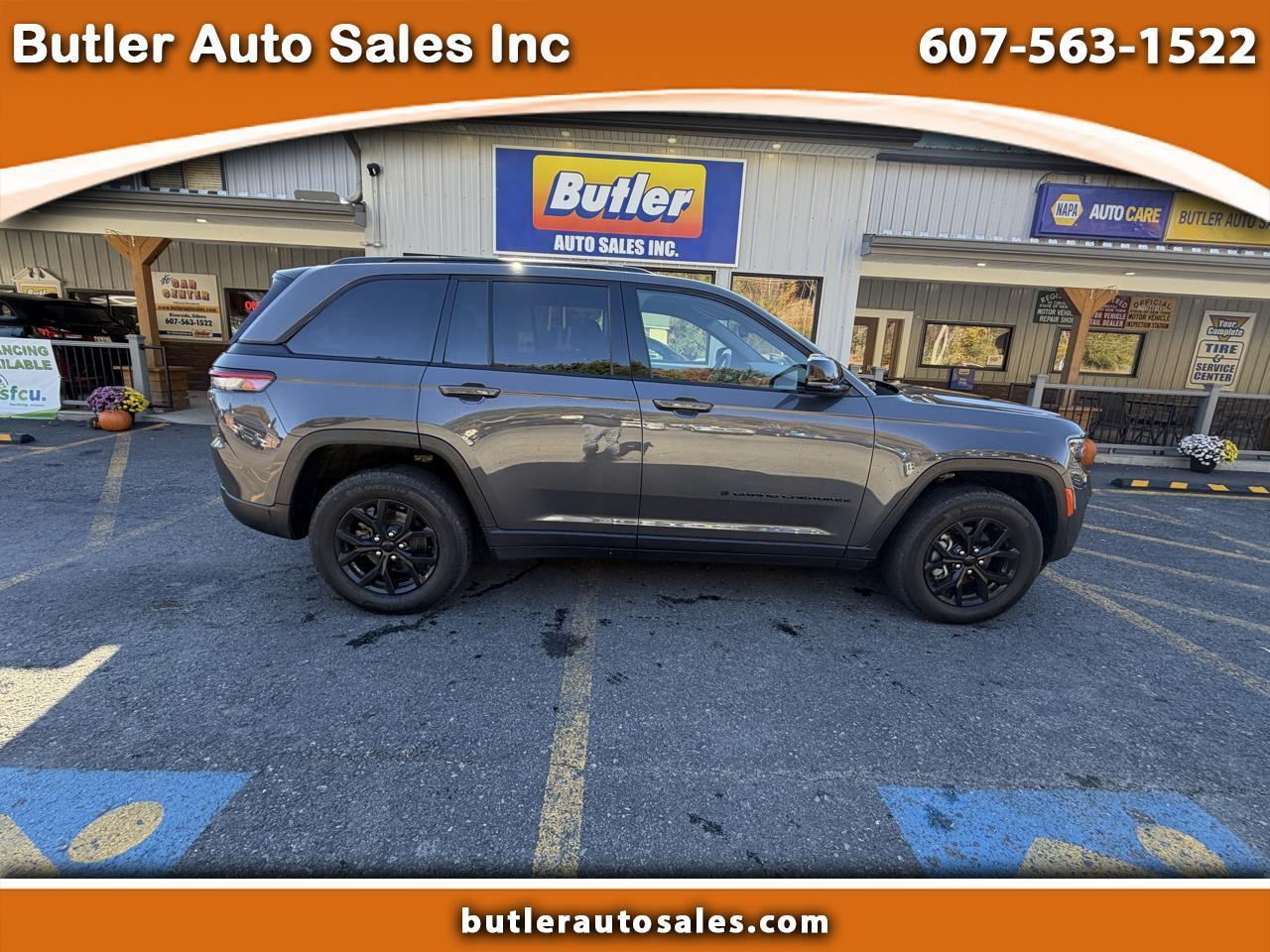 Jeep Grand Cherokee Laredo 4WD 2024