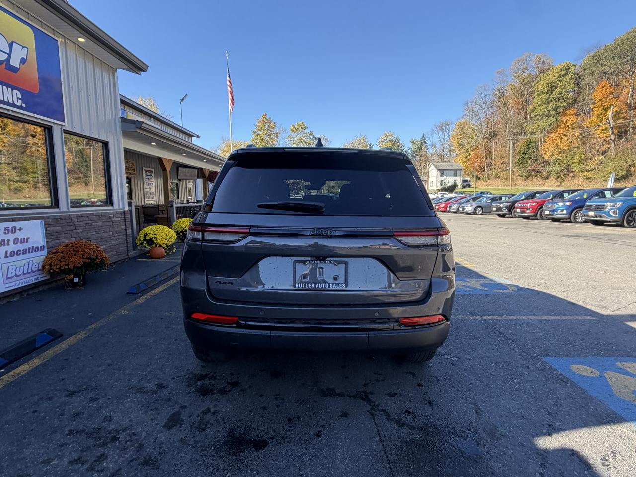 Jeep Grand Cherokee Laredo 4WD 2024