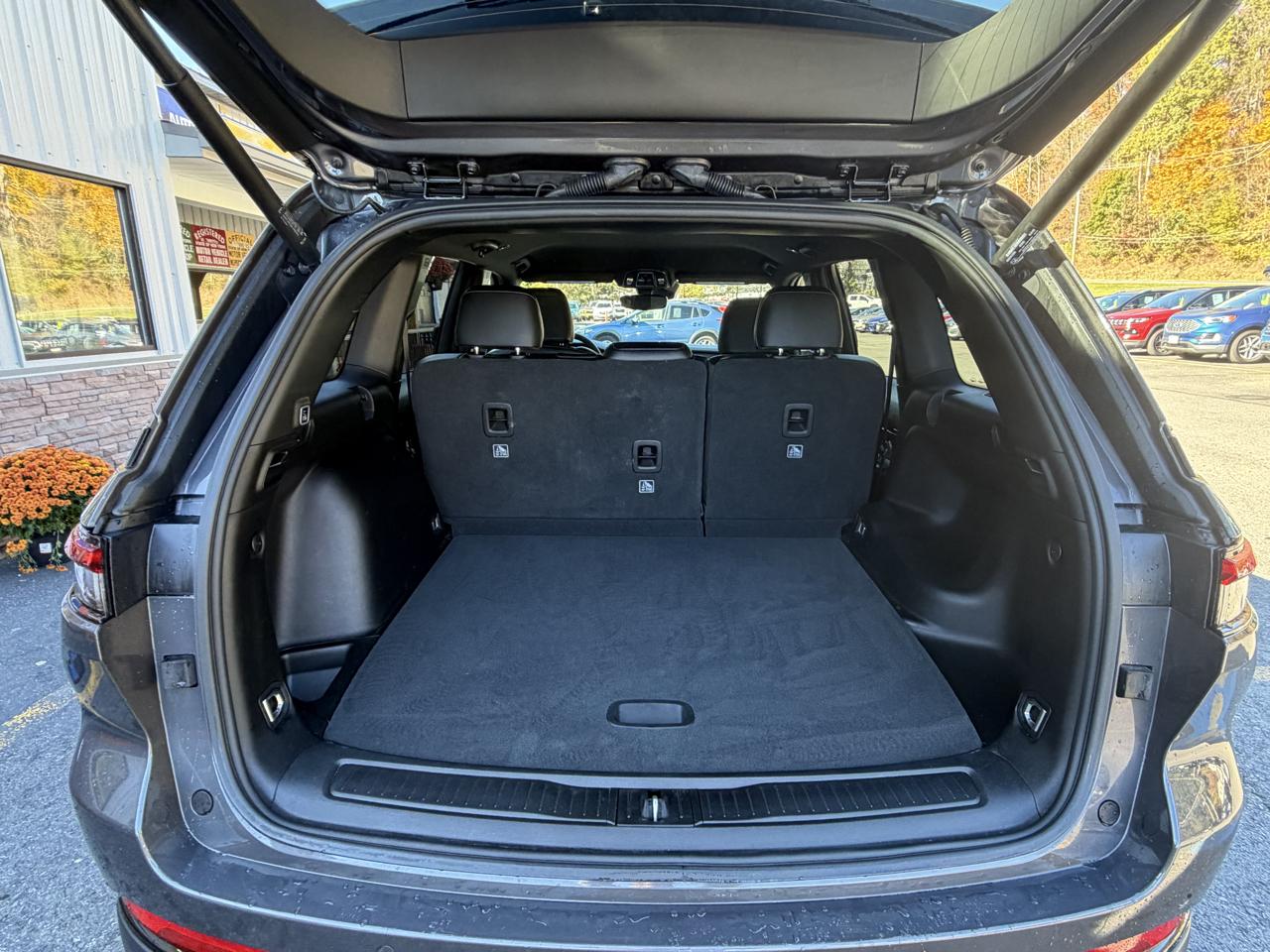 Jeep Grand Cherokee Laredo 4WD 2024