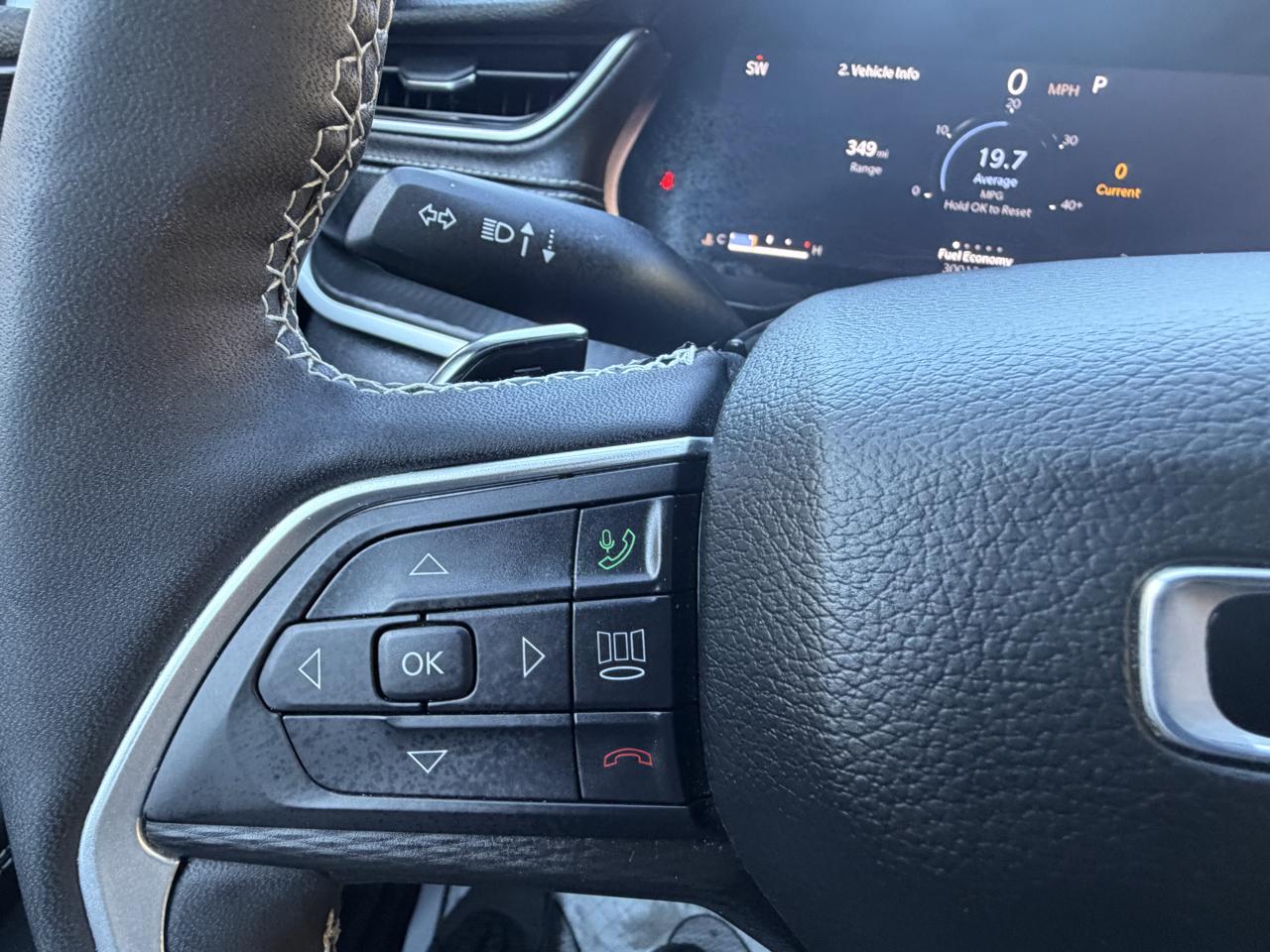 Jeep Grand Cherokee Laredo 4WD 2024