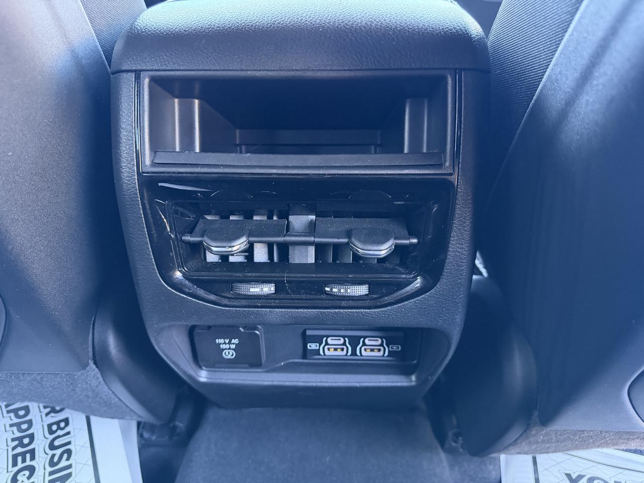 Jeep Grand Cherokee Laredo 4WD 2024