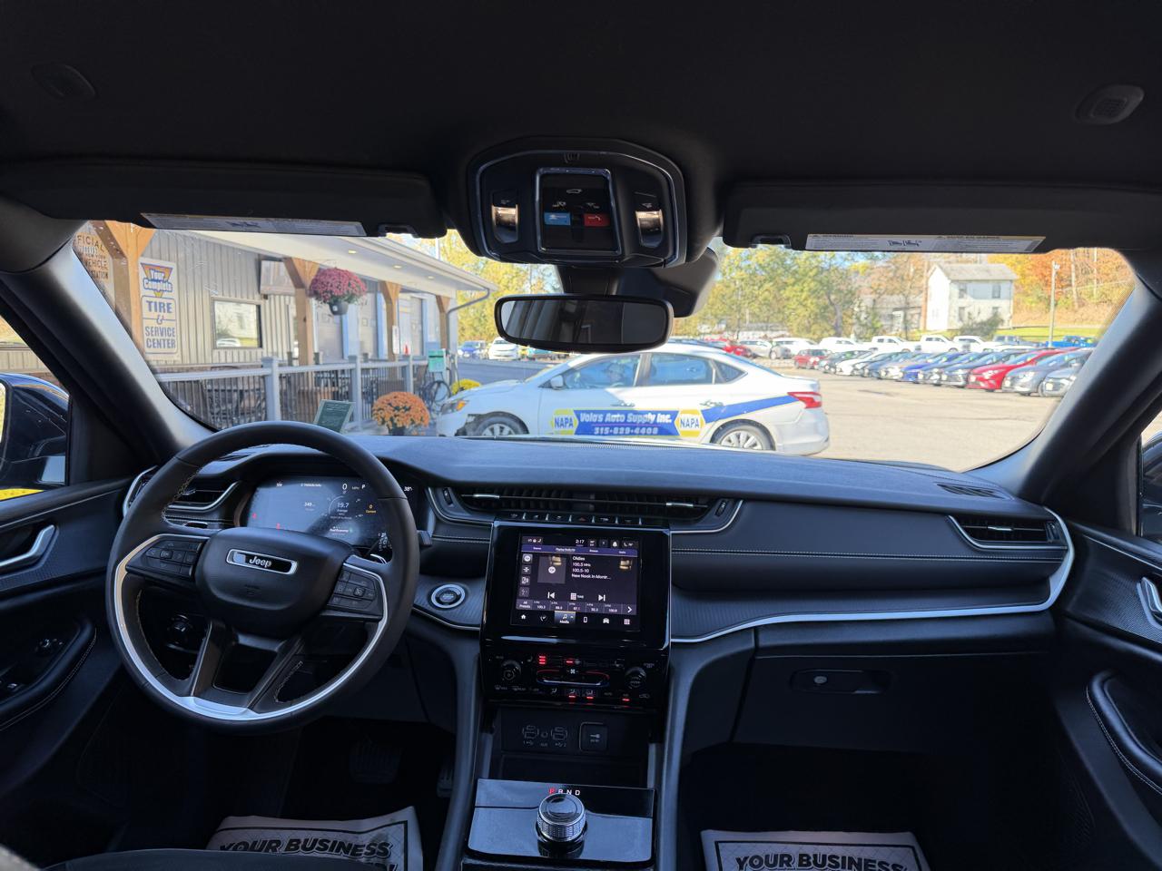 Jeep Grand Cherokee Laredo 4WD 2024
