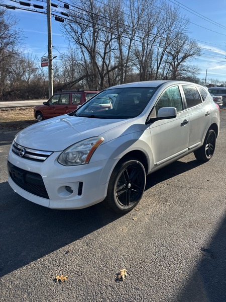 Nissan Rogue FWD 4dr Krom Edition 2011