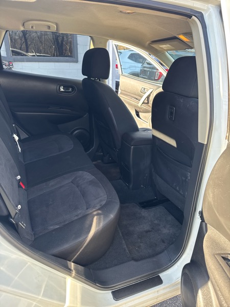 Nissan Rogue FWD 4dr Krom Edition 2011