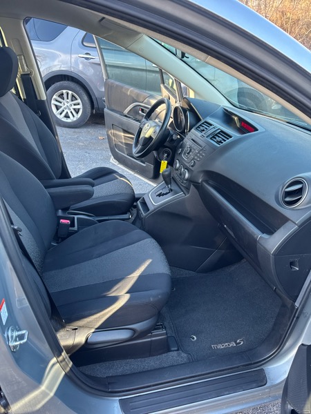 Mazda MAZDA5 Sport 2012