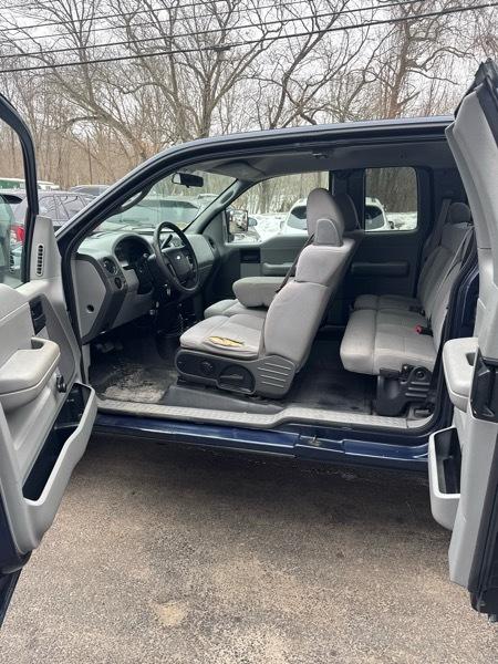 Ford F-150 4WD Reg Cab 145" XL 2005