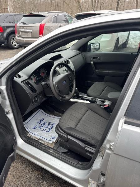 Ford Focus SE Sedan 2010