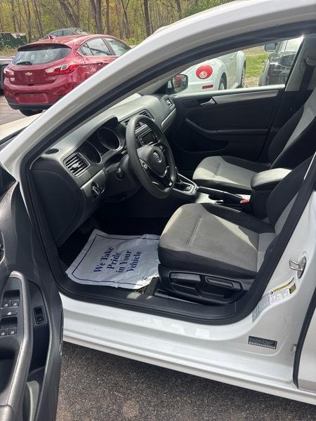 Volkswagen Jetta 1.4T S 6A 2017