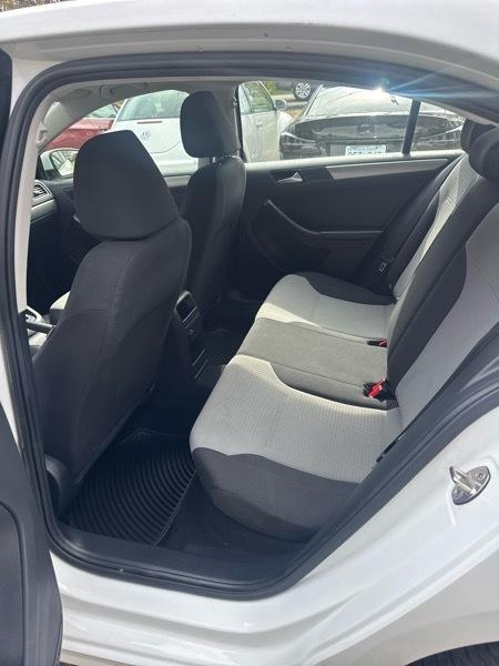 Volkswagen Jetta 1.4T S 6A 2017