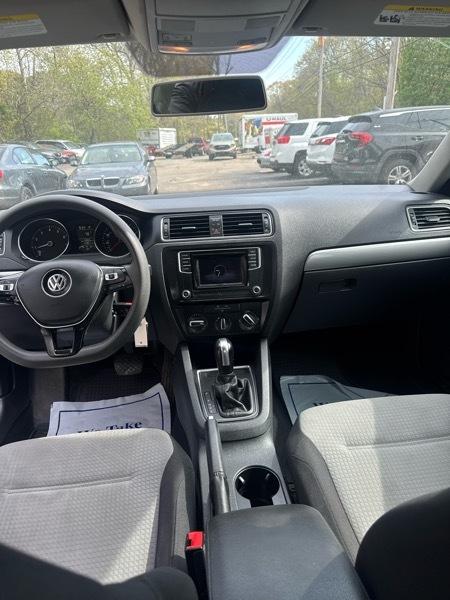 Volkswagen Jetta 1.4T S 6A 2017