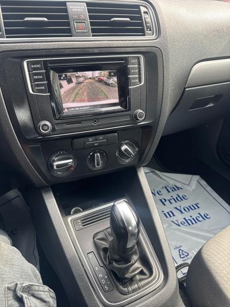 Volkswagen Jetta 1.4T S 6A 2017