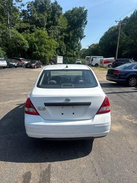 Nissan Versa 1.6 Base Sedan 2009