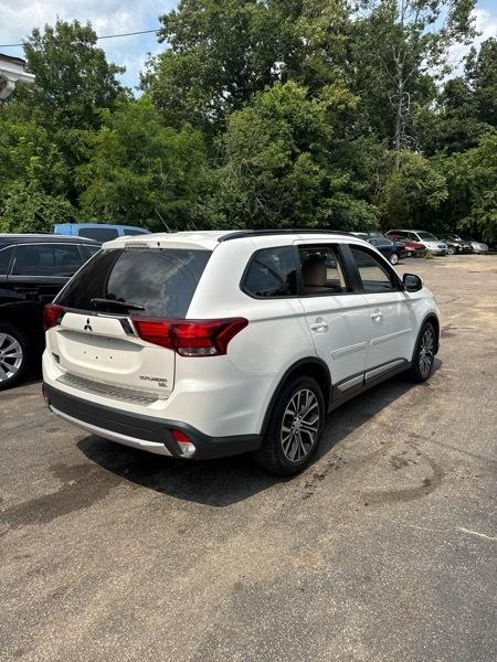 Mitsubishi Outlander SE 2WD 2016