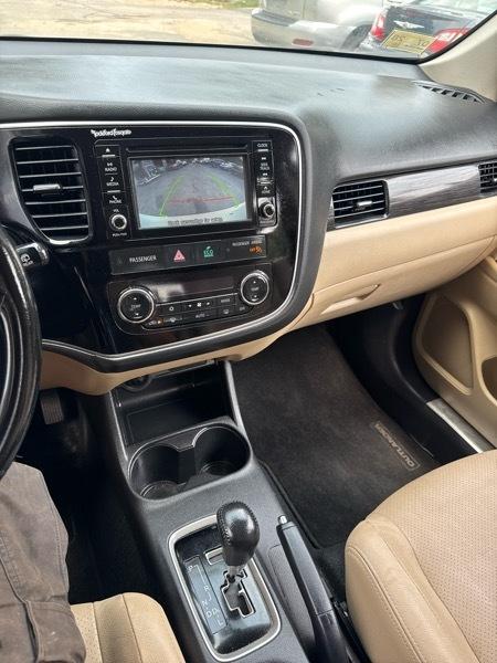 Mitsubishi Outlander SE 2WD 2016