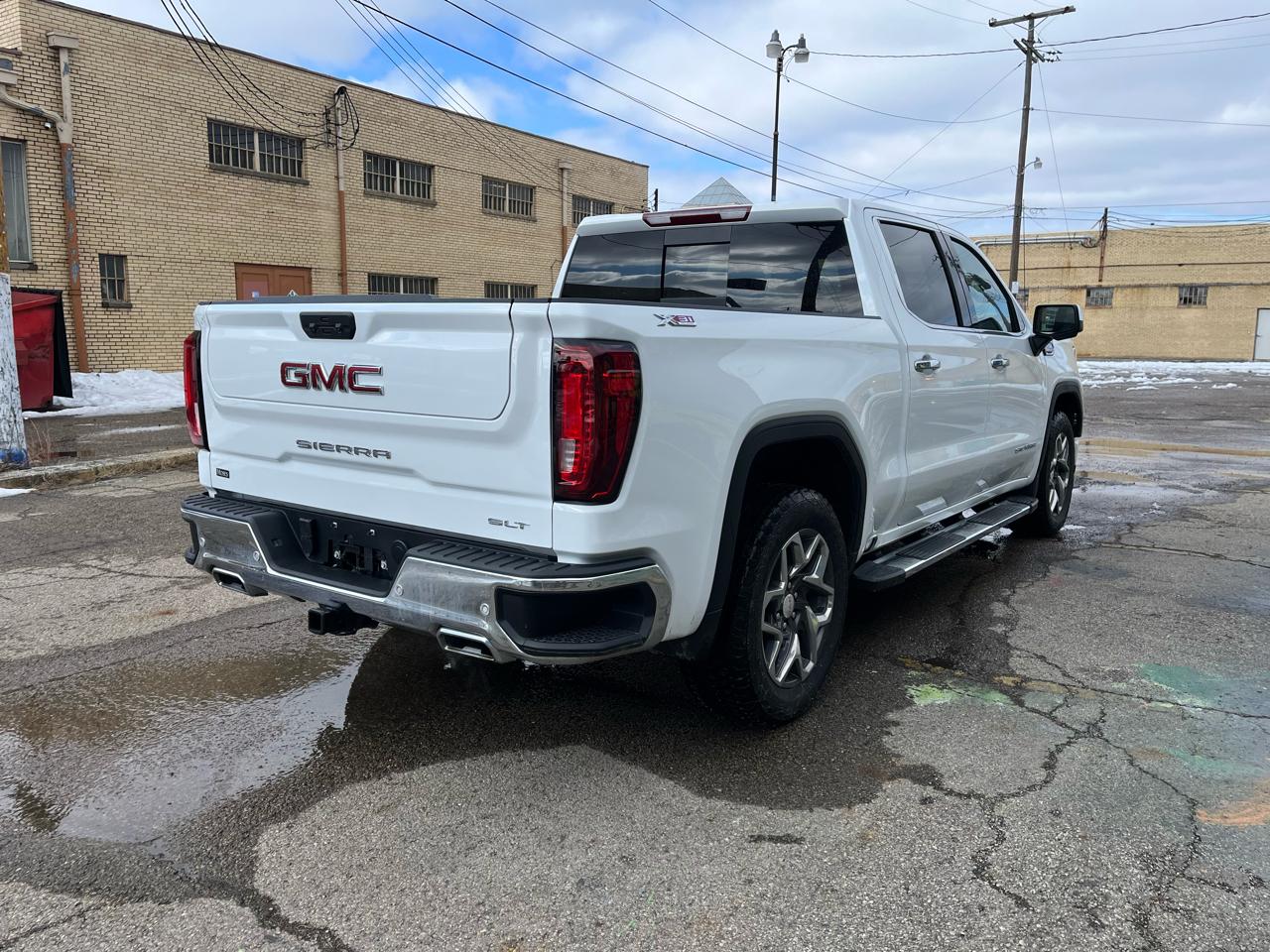 GMC Sierra 1500 SLT Crew Cab 4WD 2025