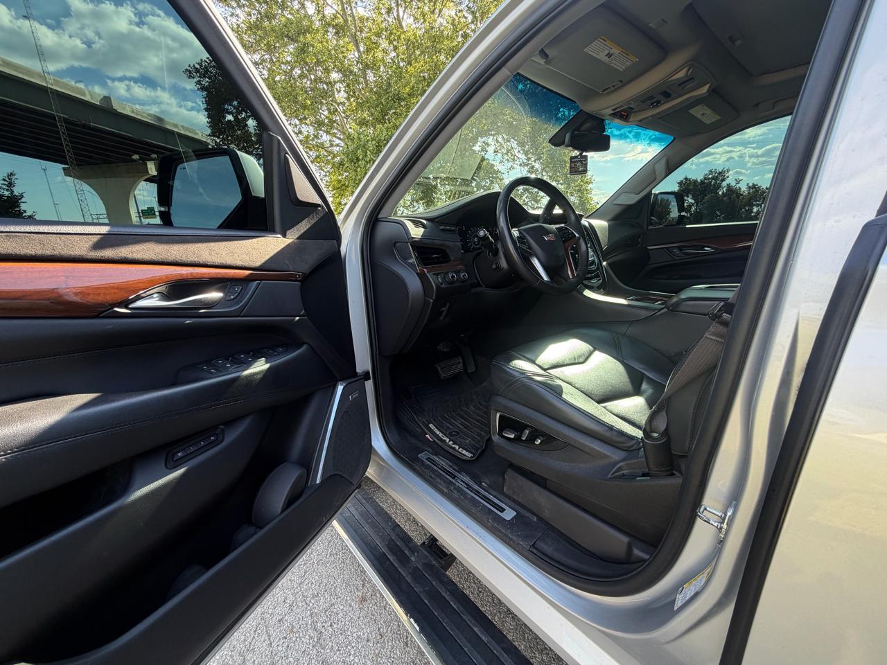 Cadillac Escalade ESV Premium 4WD 2017