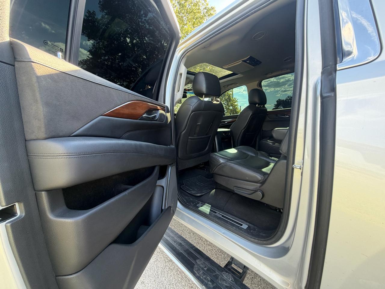 Cadillac Escalade ESV Premium 4WD 2017