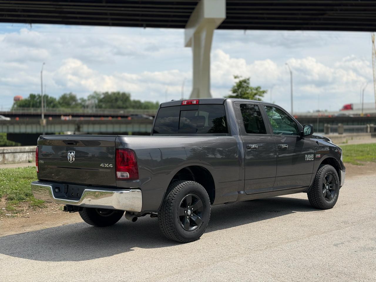 RAM 1500 SLT Quad Cab 4WD 2017