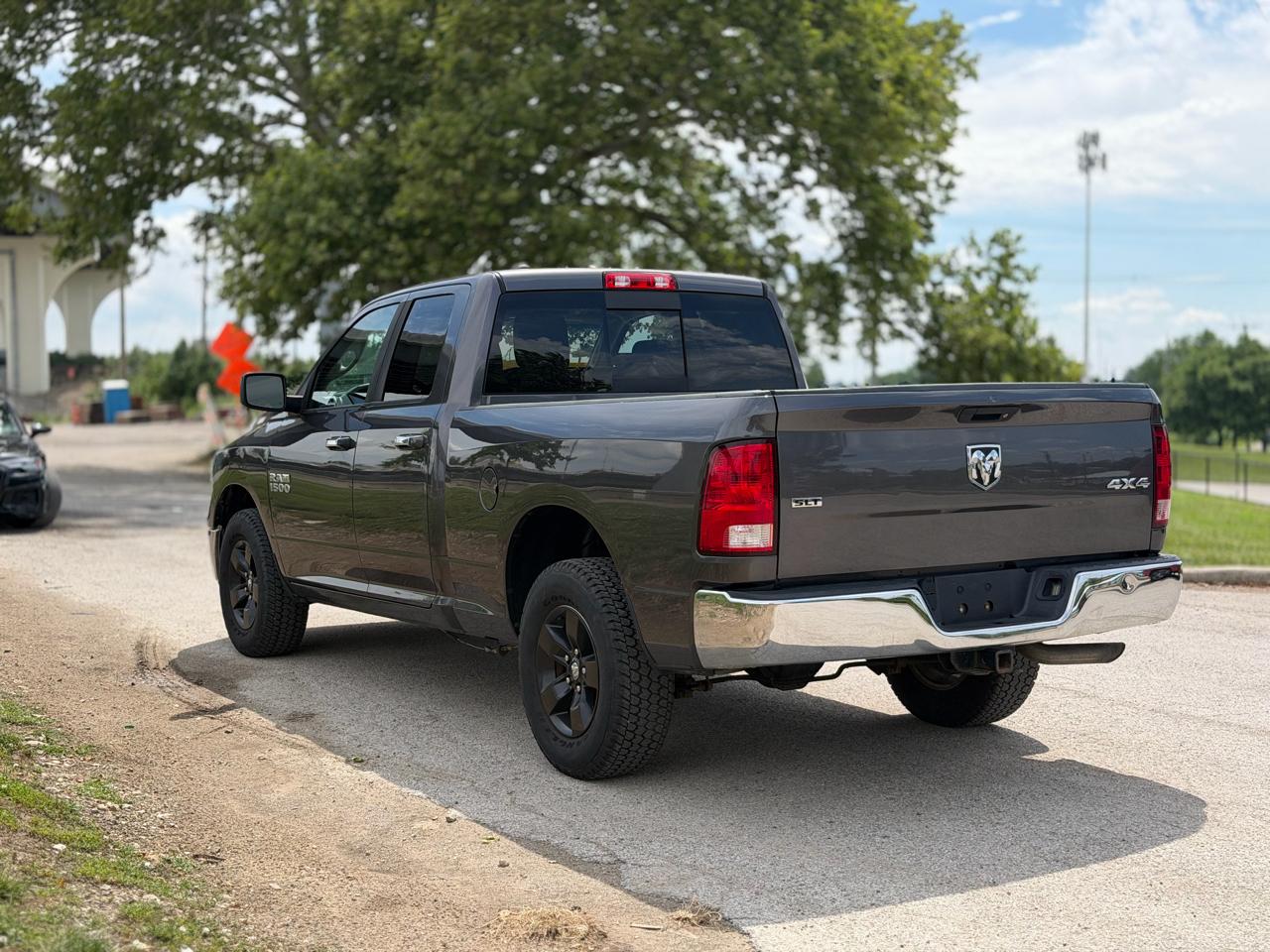 RAM 1500 SLT Quad Cab 4WD 2017