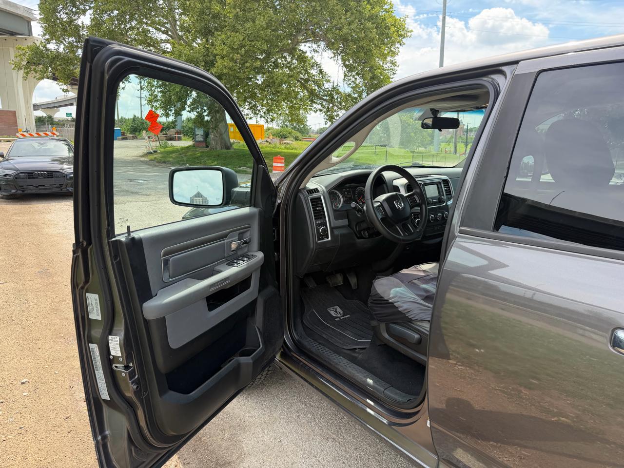 RAM 1500 SLT Quad Cab 4WD 2017