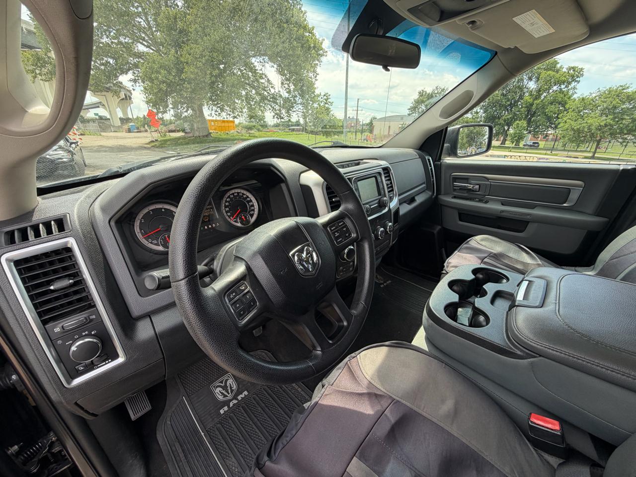 RAM 1500 SLT Quad Cab 4WD 2017