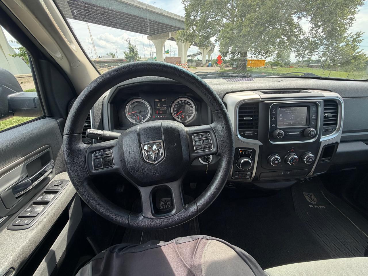 RAM 1500 SLT Quad Cab 4WD 2017