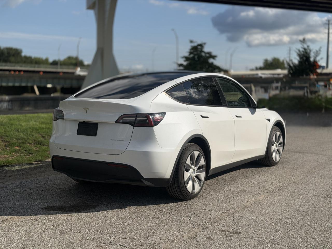 2023 Tesla Model Y Long Range photo 2