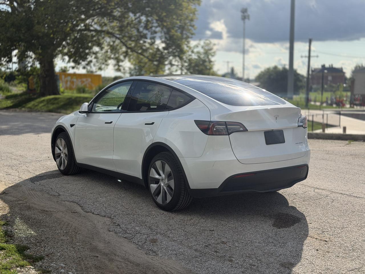 2023 Tesla Model Y Long Range photo 3